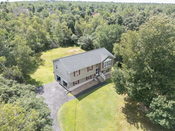 214 Center Dr, Blakeslee, PA 18610