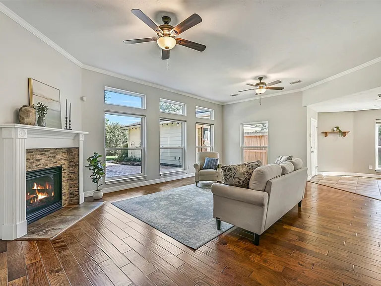 513 Meadow Bend Dr — Photo 9