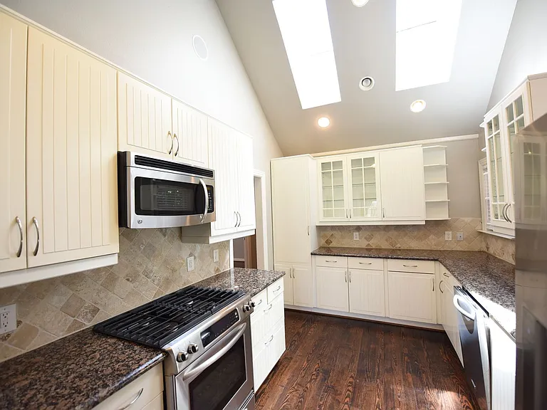 5606 Stanford Ave — Photo 7