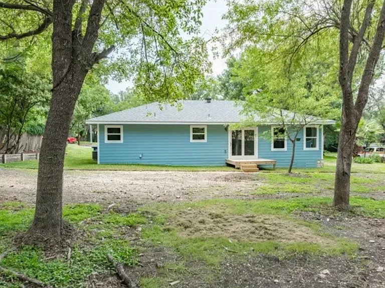529 Laurel Ln — Photo 13