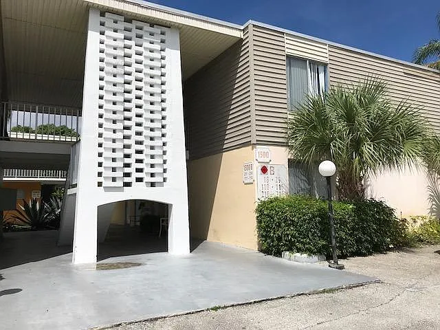 1500 Crescent Cir #B-211 — Photo 1