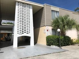 1500 Crescent Cir, Lake Park, FL