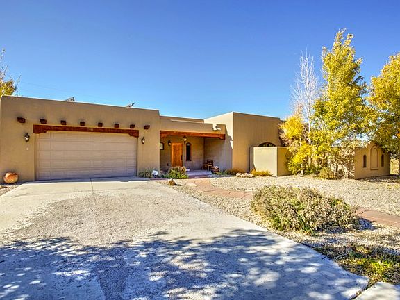 2nd image of 901 Vista Primavera Dr