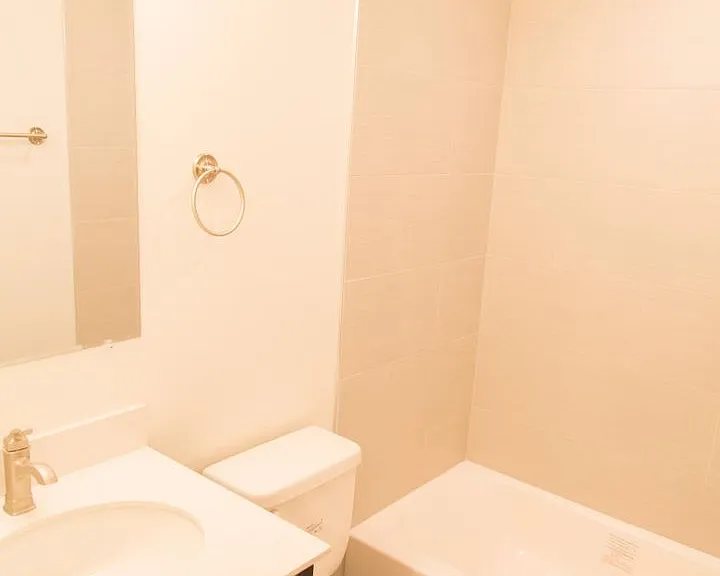 1532 W Chicago Ave — Photo 6