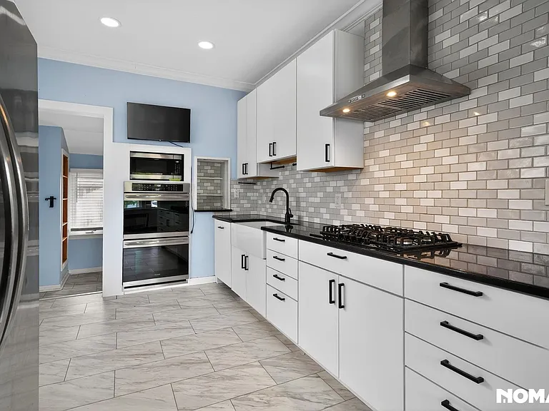 189 Lafayette Ave — Photo 4