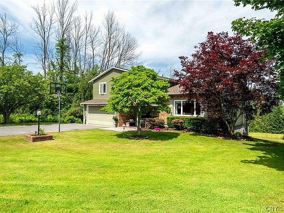 3rd image of 64 Hillcrest Dr