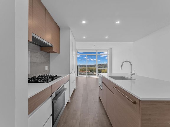 5th image of 200 Klahanie Ct #1705