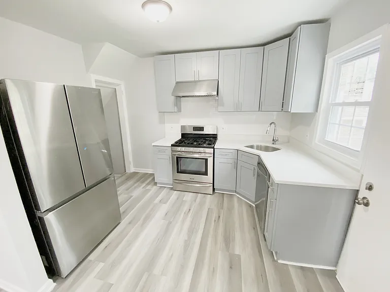 1536 Douglas St NE — Photo 7