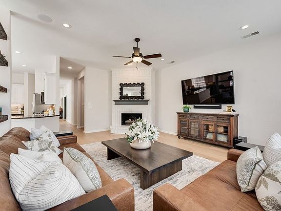 2nd image of 3400 Parr Rd