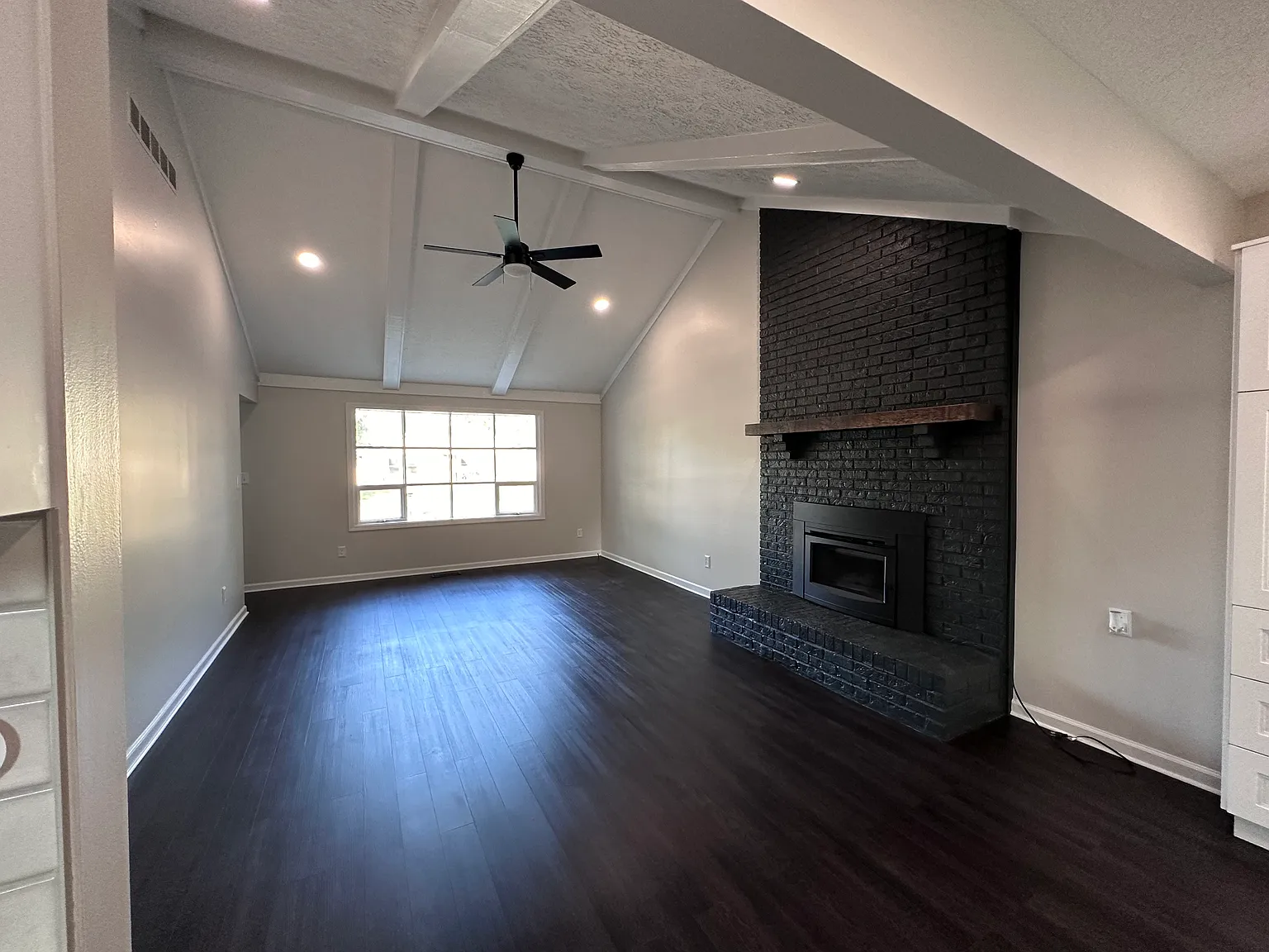 3 bed, 1237 sqft, $1,895 — Photo 4