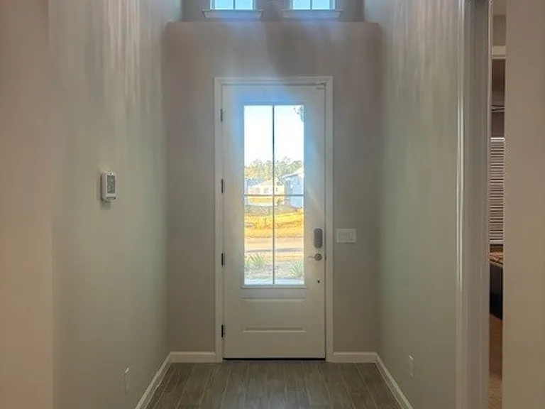 1120 Tropics Ave — Photo 3