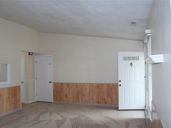 4th image of 1025 Blairmore Dr