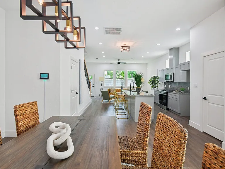 6808 Madrid St — Photo 12
