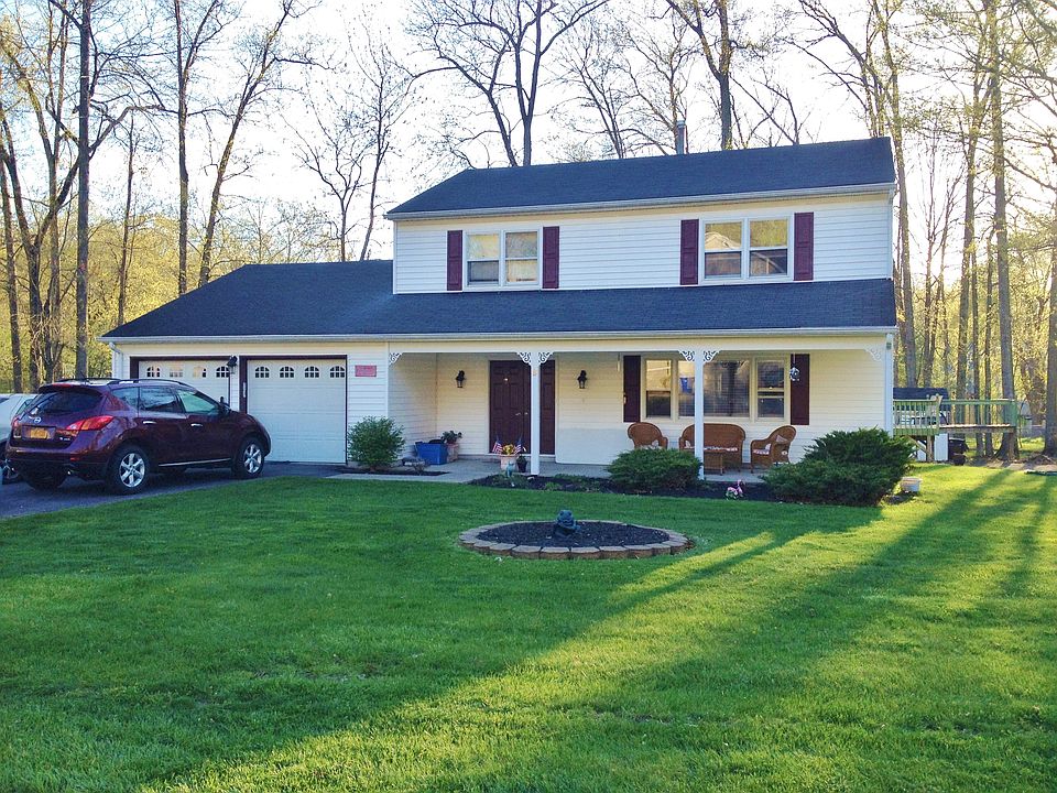 1st image of 8 Winston Dr