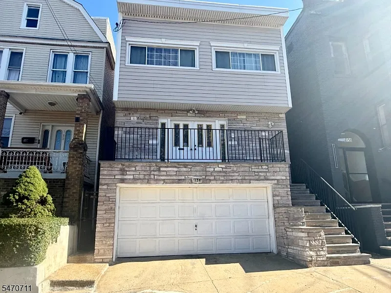 4 bed, 3.0 bath, $4,000 — Photo 1