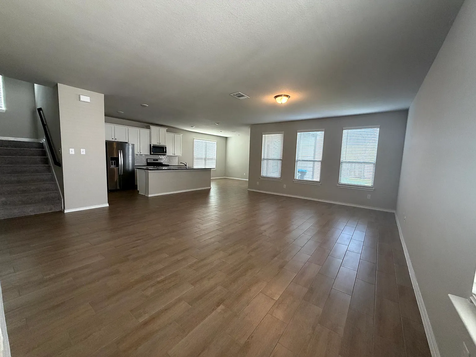 4 bed, 2711 sqft, $2,800 — Photo 3