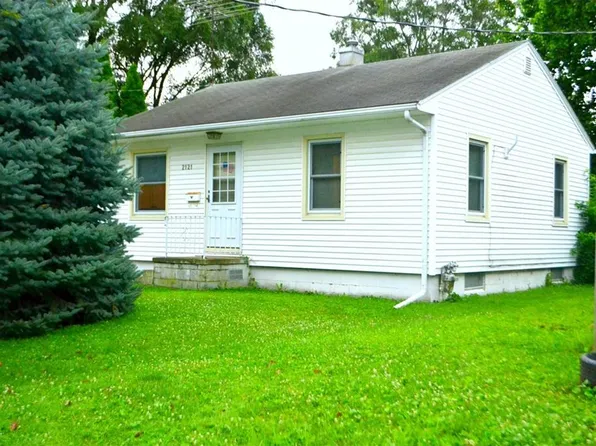2121 Maple St, Des Moines, IA 50317