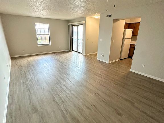 5th image of 6117-6129 Barton St #3A