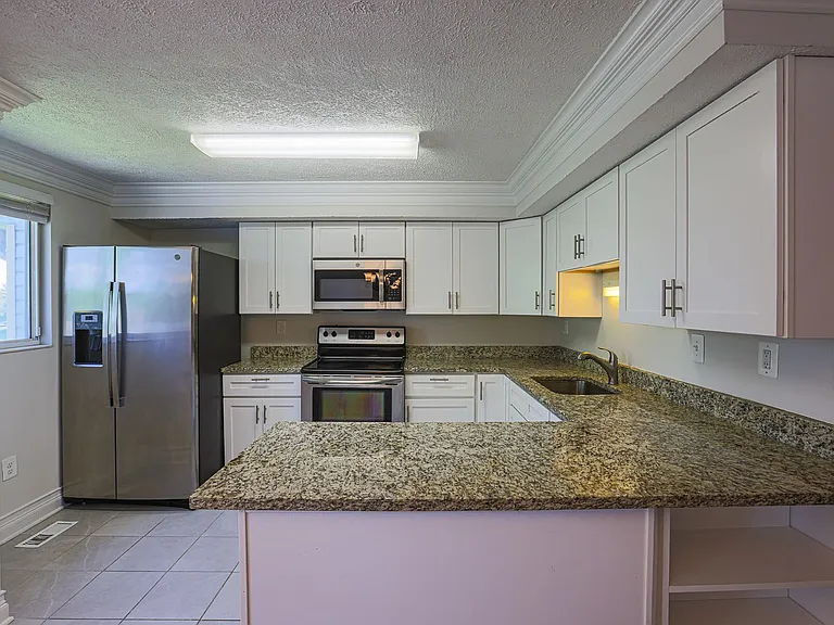 831 Comer Sq — Photo 12
