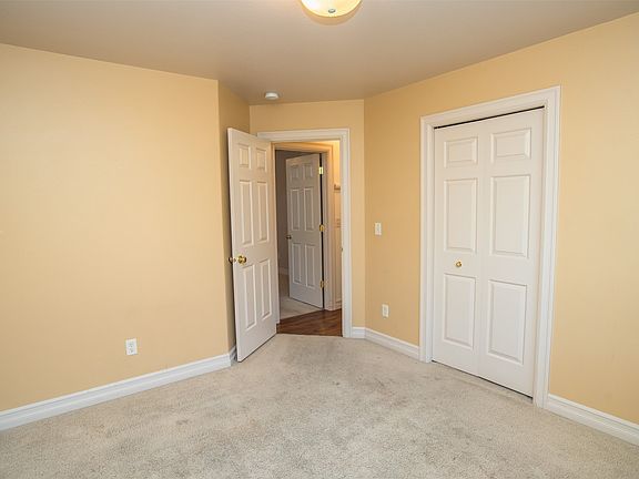 5th image of 100 Oakwood Ct