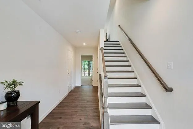 3 bed, 2200 sqft, $2,700 — Photo 4