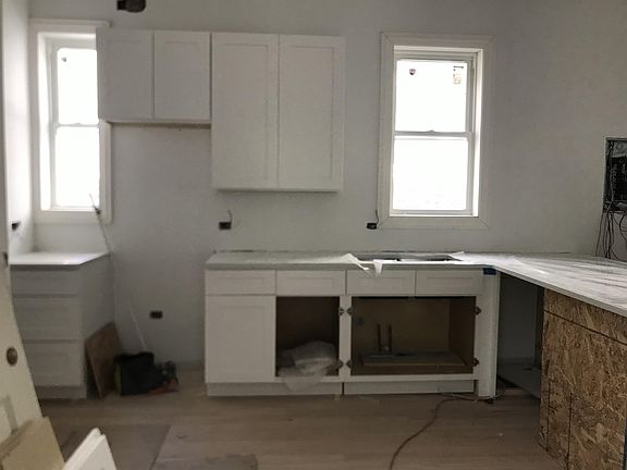 4th image of 846 N Hermitage Ave APT 2F