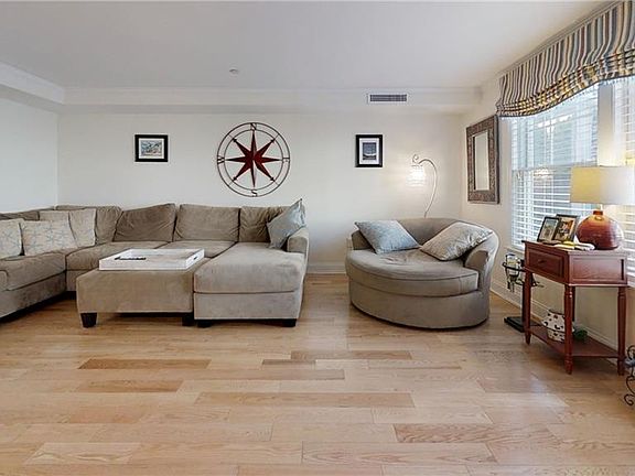 4th image of 20 Narragansett Ave Unit 305