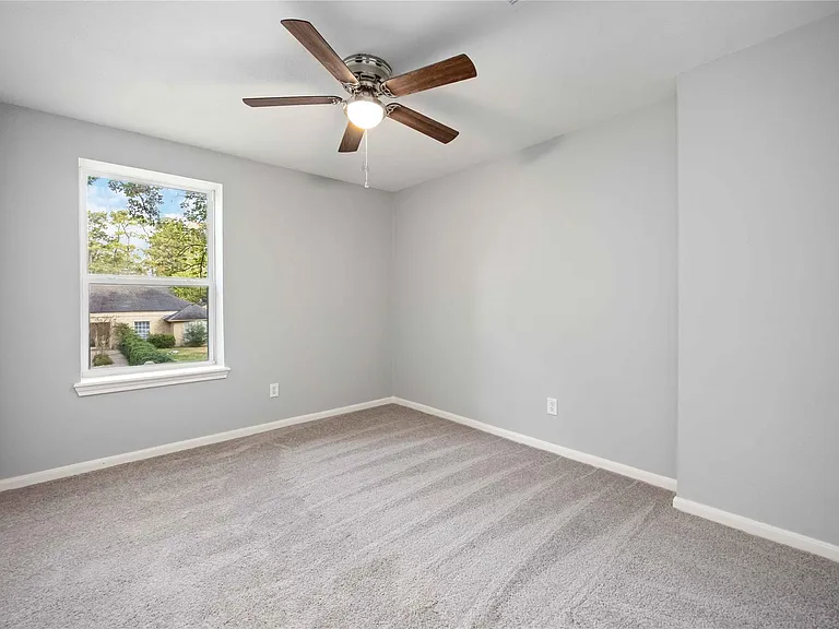 3823 Fernglade Dr — Photo 15
