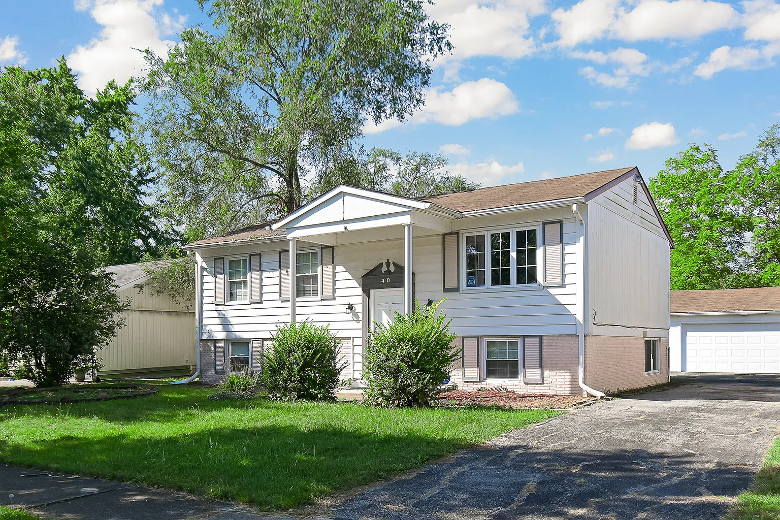 40 N Elm Ln photo 1