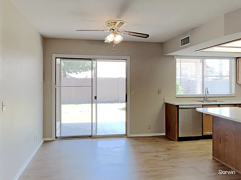 521 E Rosemonte Dr — Photo 8