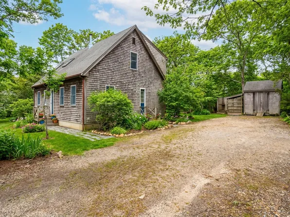 78 Forest Ave, Oak Bluffs, MA 02557