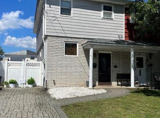 97 Amber St, Staten Island, NY 10306