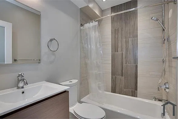 1360 Levis St NE #B — Photo 8