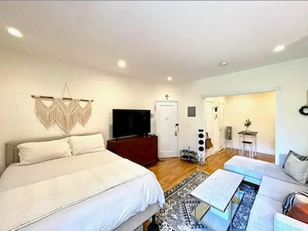 418 East 78th Street — Photo 3