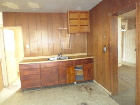 5th image of 622 E Charles St