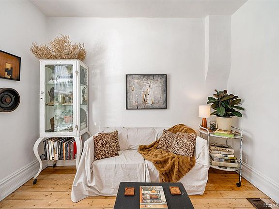 3rd image of 407 W 1st Avenue