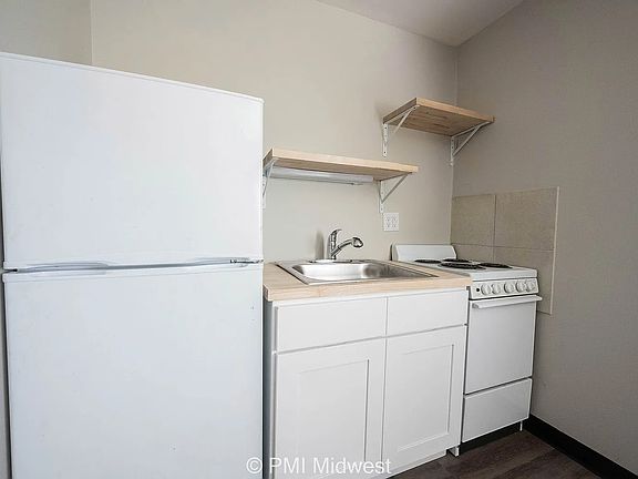 4th image of 2215 E 56th St #11db28085