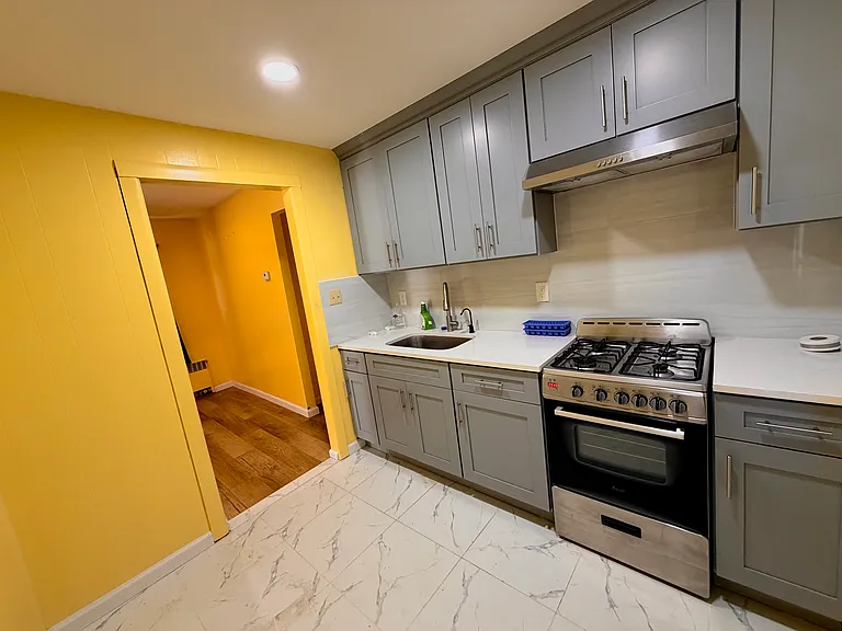 2585 Beach Dr — Photo 3