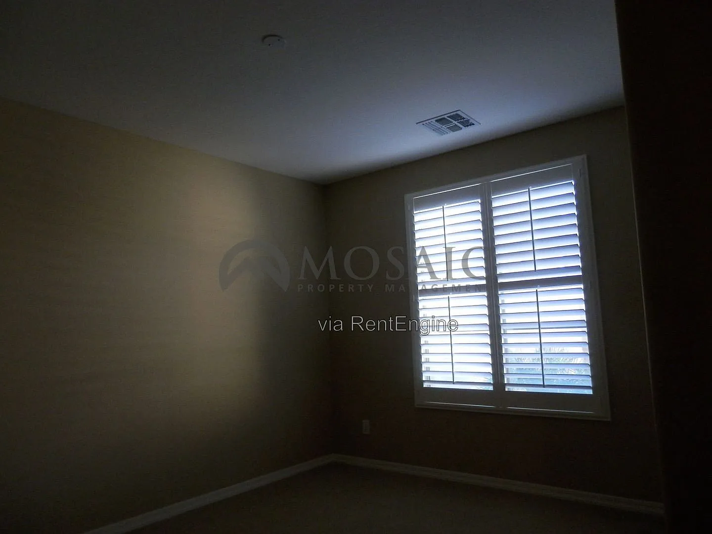 4 bed, 2.5 bath, 2696 sqft, $3,200 — Photo 4