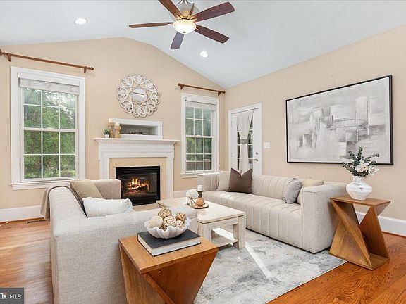 2nd image of 3003 Beechwood Ln
