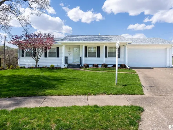 656 W 51st St, Davenport, IA 52806