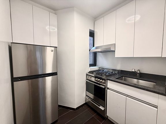 4th image of 339 E 57th St APT 6F