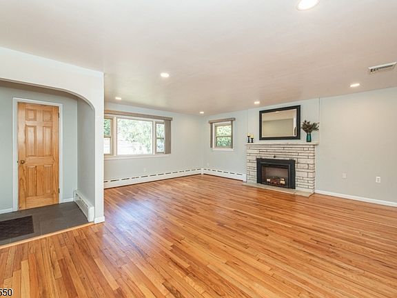 5th image of 42 Everdale Rd