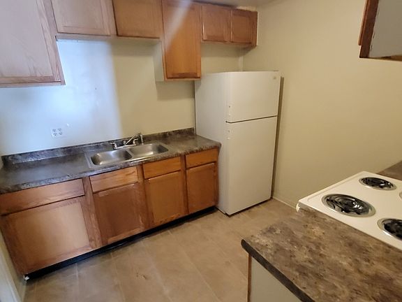 3rd image of 2702 S Berwick Ave