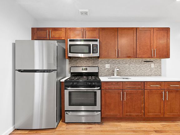 4th image of 1756 Bergen St #1