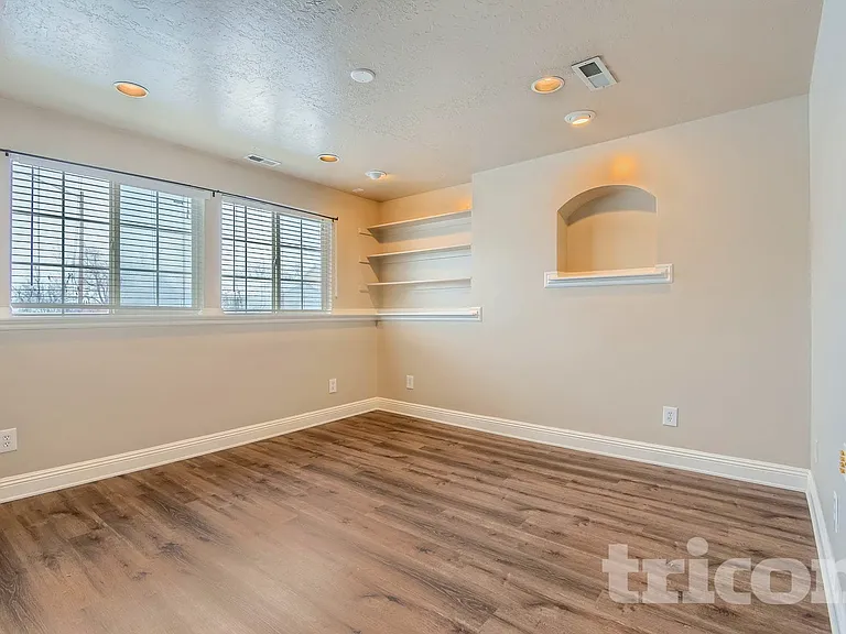 5206 S Midland Dr — Photo 4