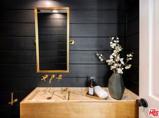 2572 Hutton Dr, Beverly Hills, CA 90210