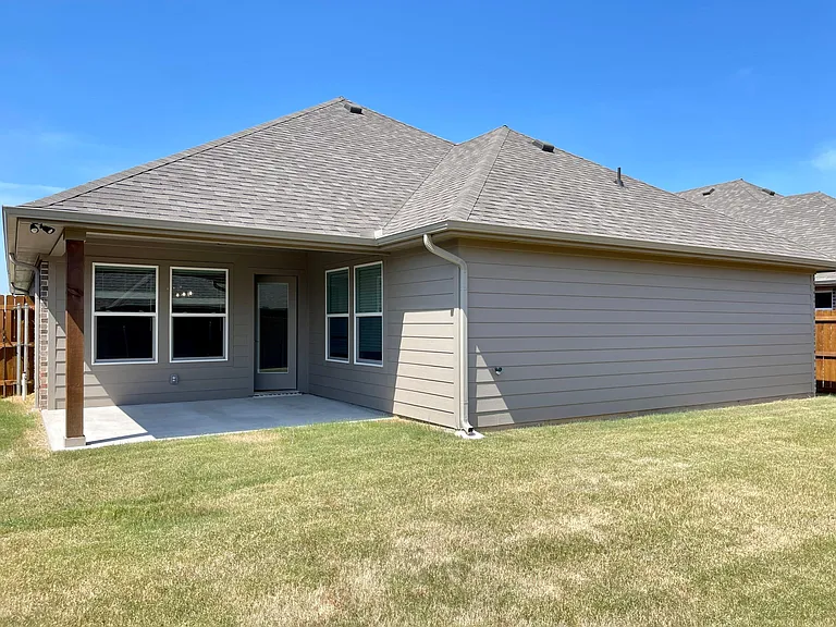 705 Tippit Ln — Photo 9