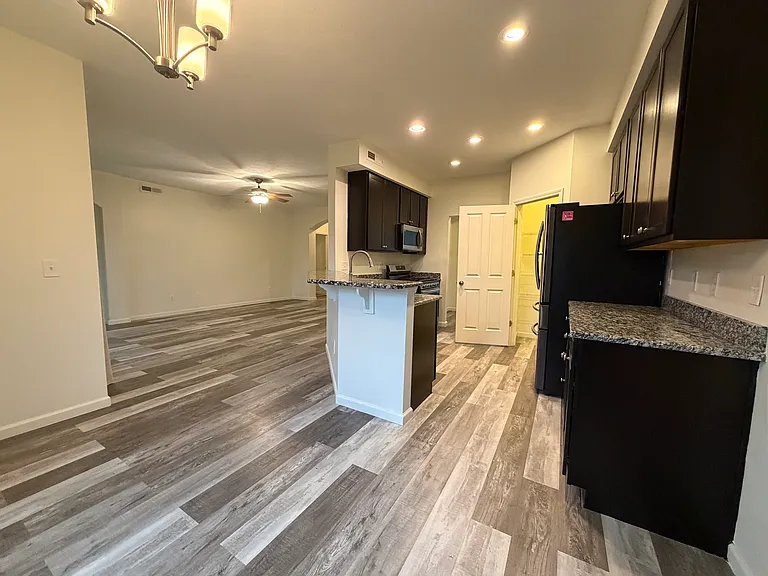 3229 Rossmore Cir — Photo 9
