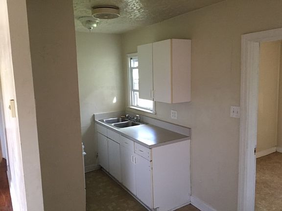 3rd image of 9 E Laburnum Ave